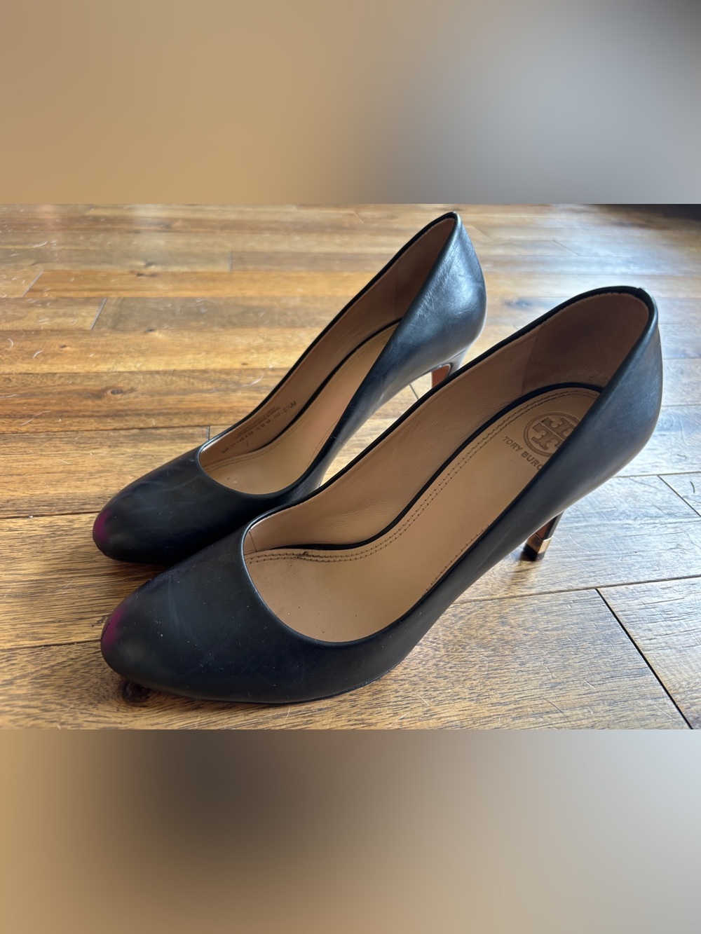 Tory Burch Black Leather Pumps Gold Hardware Heel Size 8.5M - Picture 7 of 13